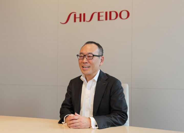 岩渕様がインタビューを受けられる様子